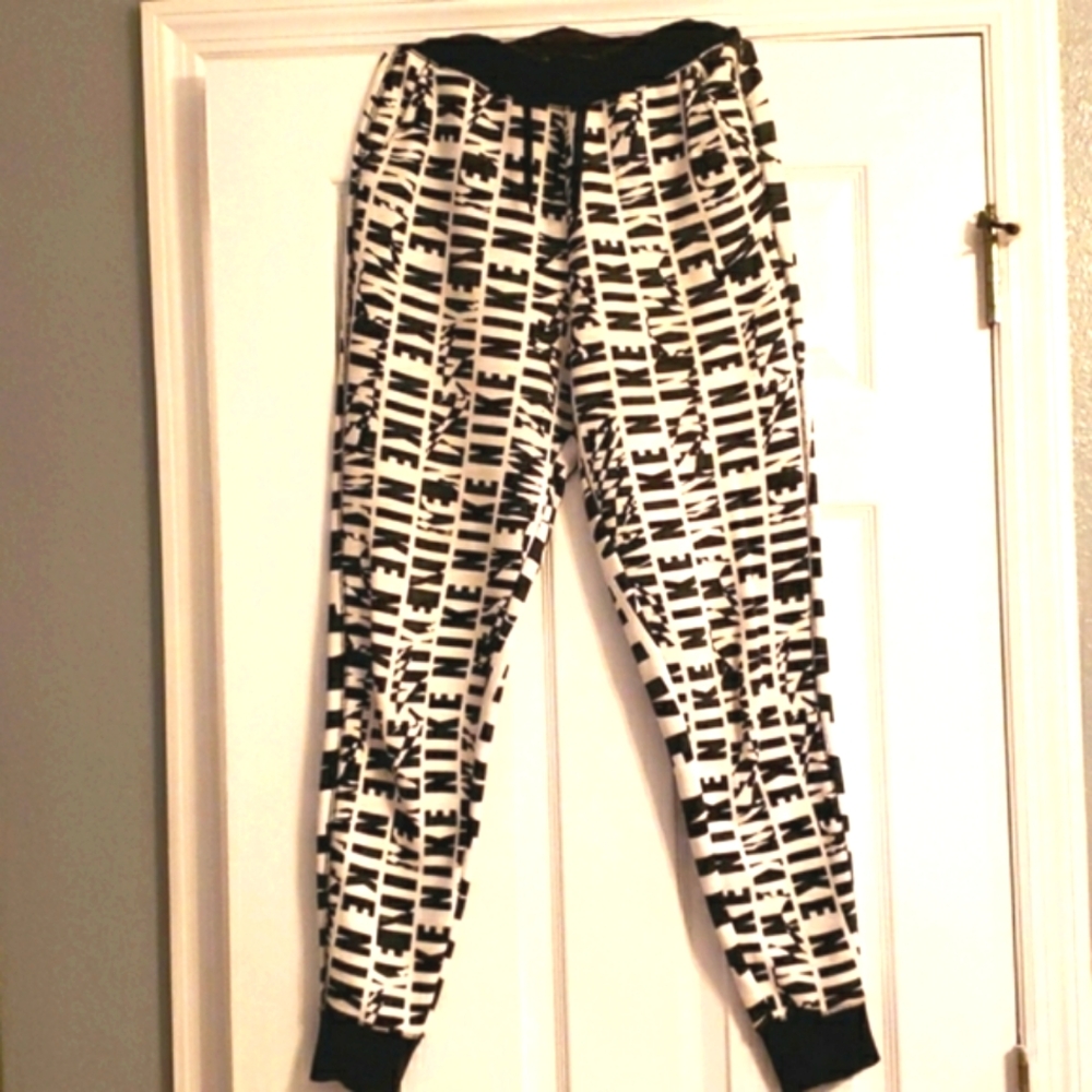 Nwt nike logo jogger